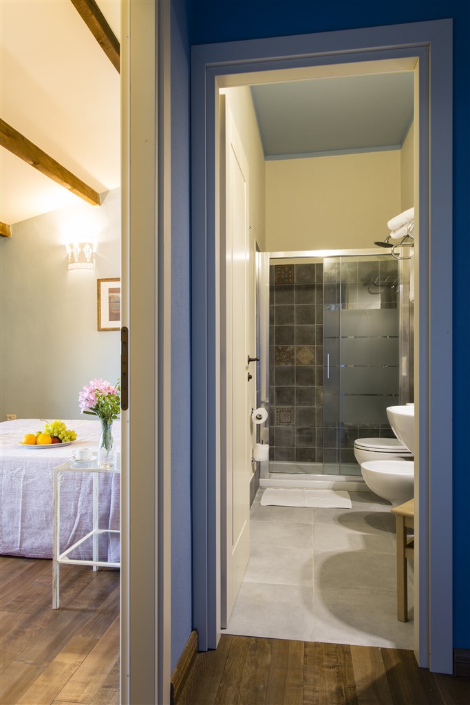 Hotel Villa Asfodeli - Ložnice a koupelna v pokoji SUITE, Tresnuraghes, Sardinie