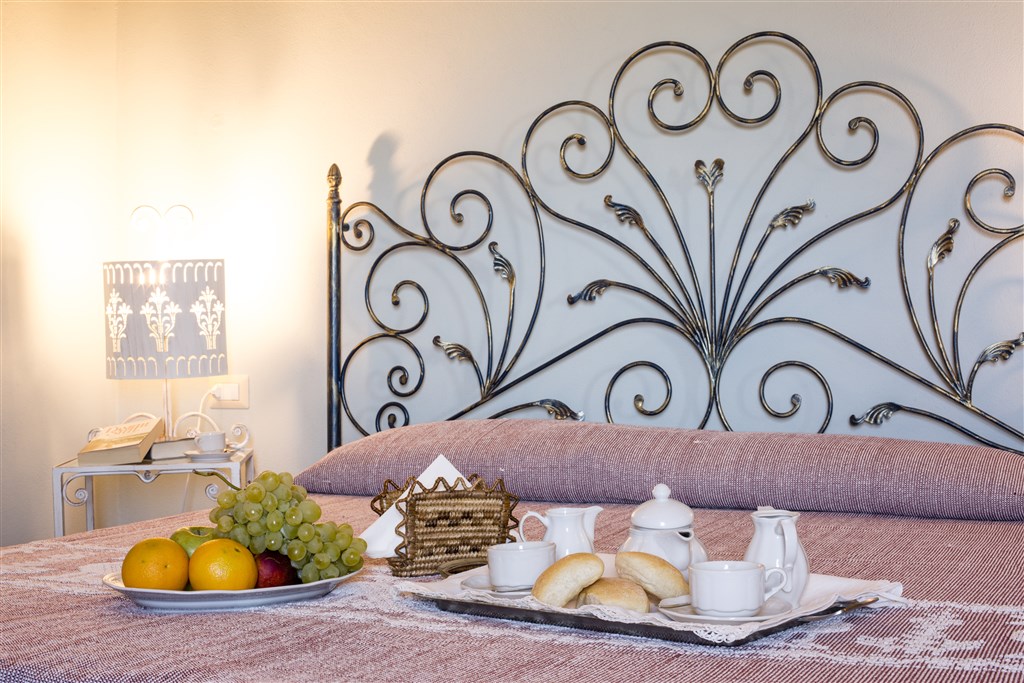 Hotel Villa Asfodeli - Manželské lůžko v pokoji SUITE, Tresnuraghes, Sardinie