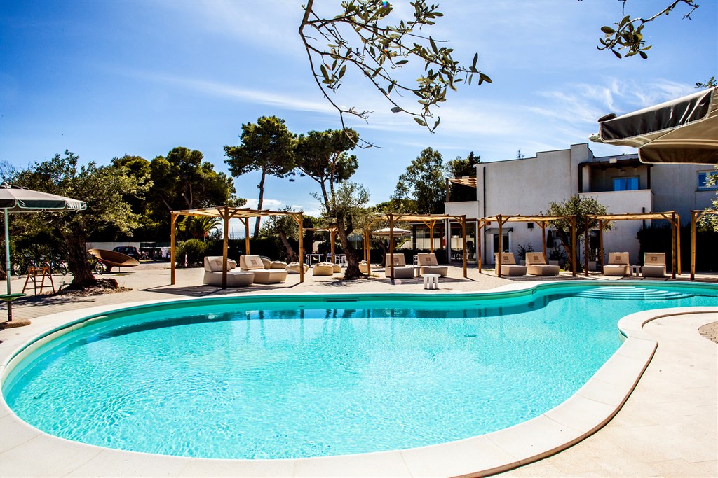 NoHa Lifestyle Hotel (14+) - Pohled od bazénu, Pula, Sardinie