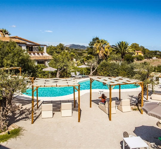 Hotelový bazén, Pula, Sardinie