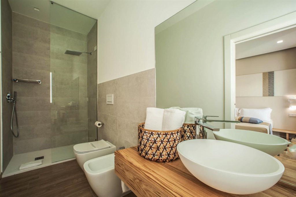 NoHa Lifestyle Hotel (14+) - Pokoj CLASSIC s balkonem, koupelna, Pula, Sardinie