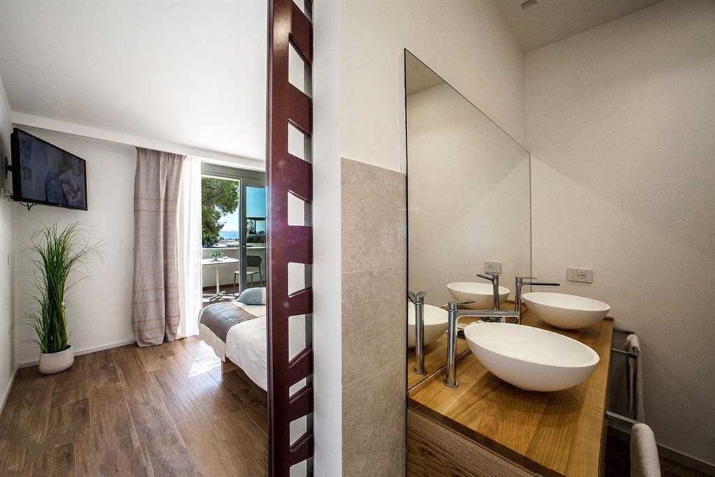 NoHa Lifestyle Hotel (14+) - Pokoj DELUXE s vířivkou a výhledem na moře, Pula, Sardinie