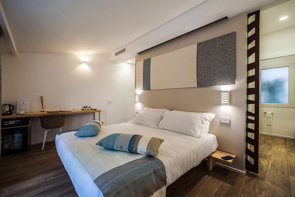 NoHa Lifestyle Hotel (14+) - Pokoj DELUXE s vířivkou a výhledem na moře, Pula, Sardinie