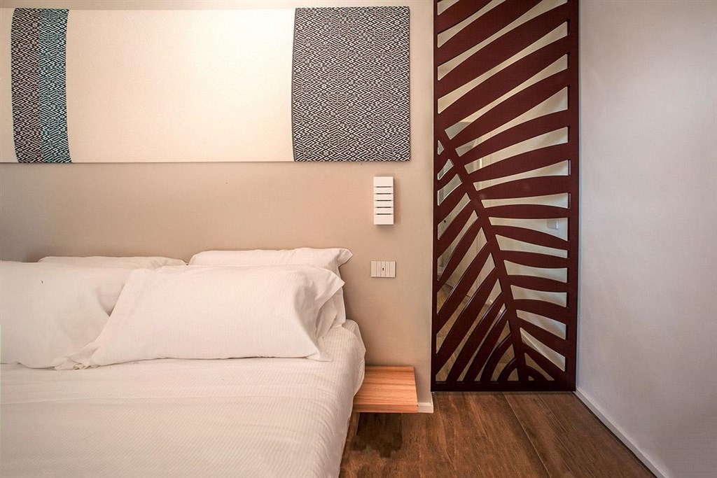 NoHa Lifestyle Hotel (14+) - Detail v pokoji DELUXE s vířivkou a výhledem na moře, Pula, Sardinie