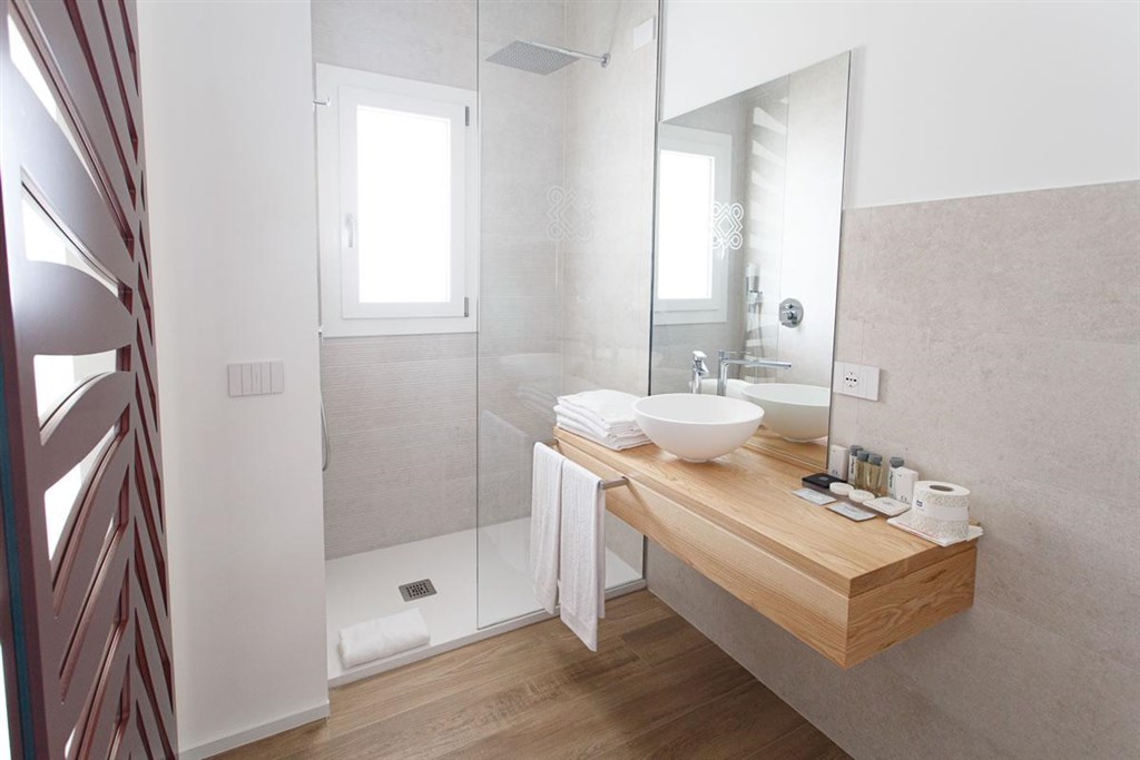 NoHa Lifestyle Hotel (14+) - Pokoj DELUXE s vířivkou a výhledem na moře, Pula, Sardinie