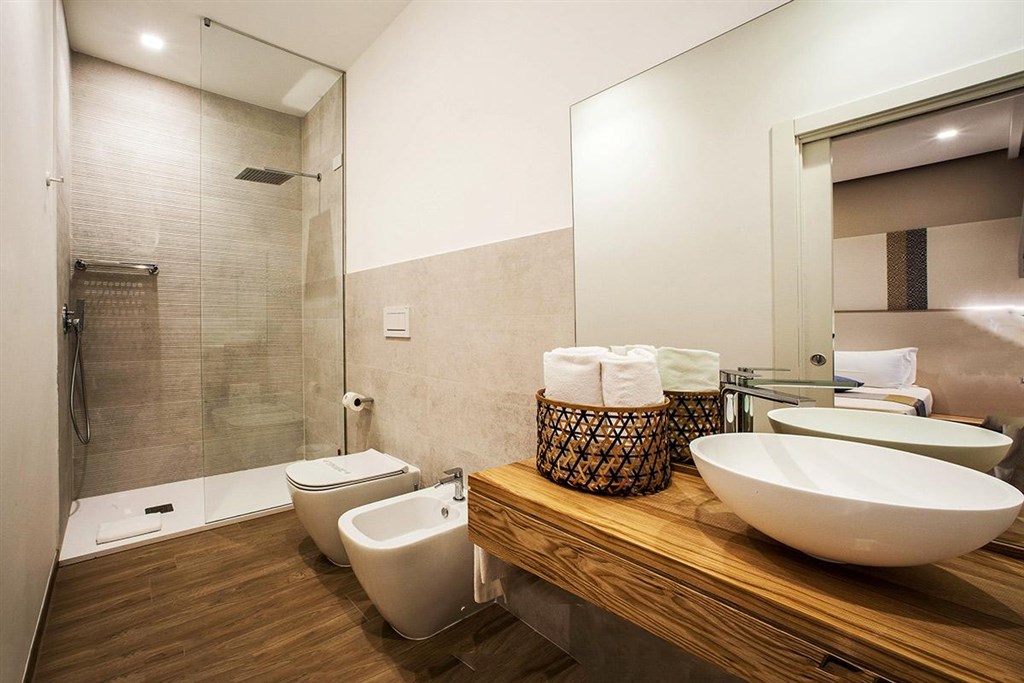 NoHa Lifestyle Hotel (14+) - Koupelna v pokoji DELUXE s přístupem k bazénu, Pula, Sardinie