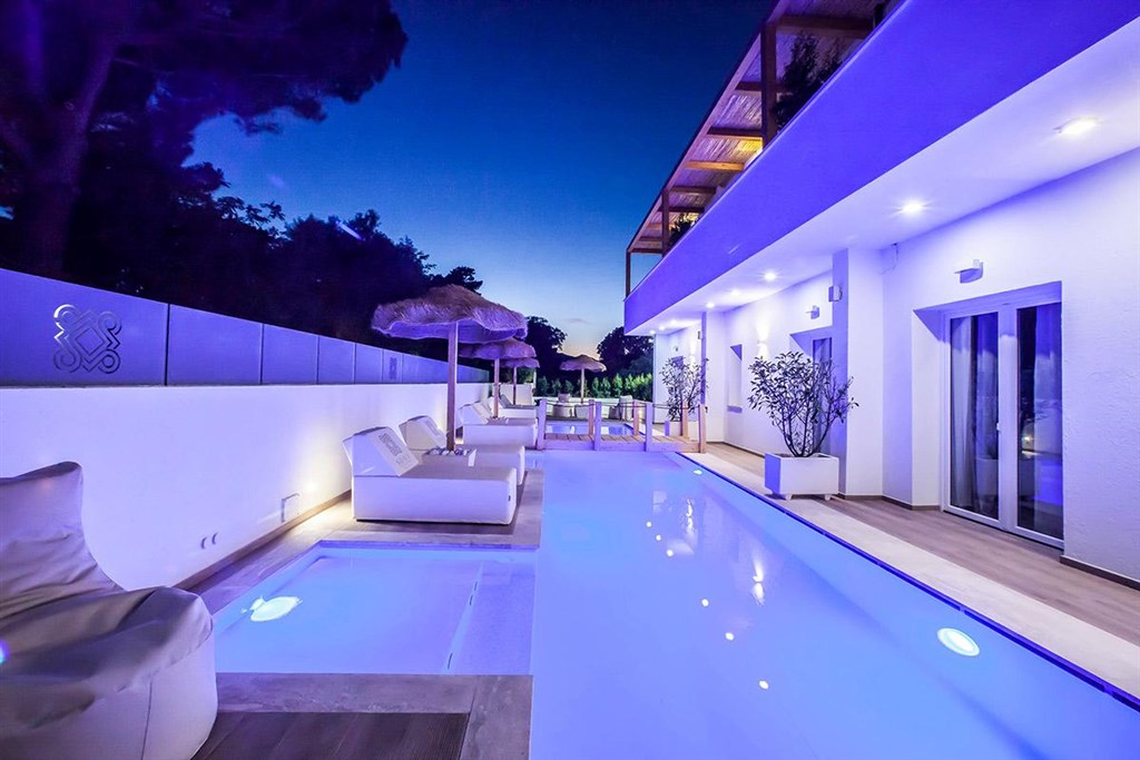 NoHa Lifestyle Hotel (14+) - Lehátka a slunečníky u privátního bazénu, Pokoj DELUXE s přístupem k bazénu, Pula, Sardinie