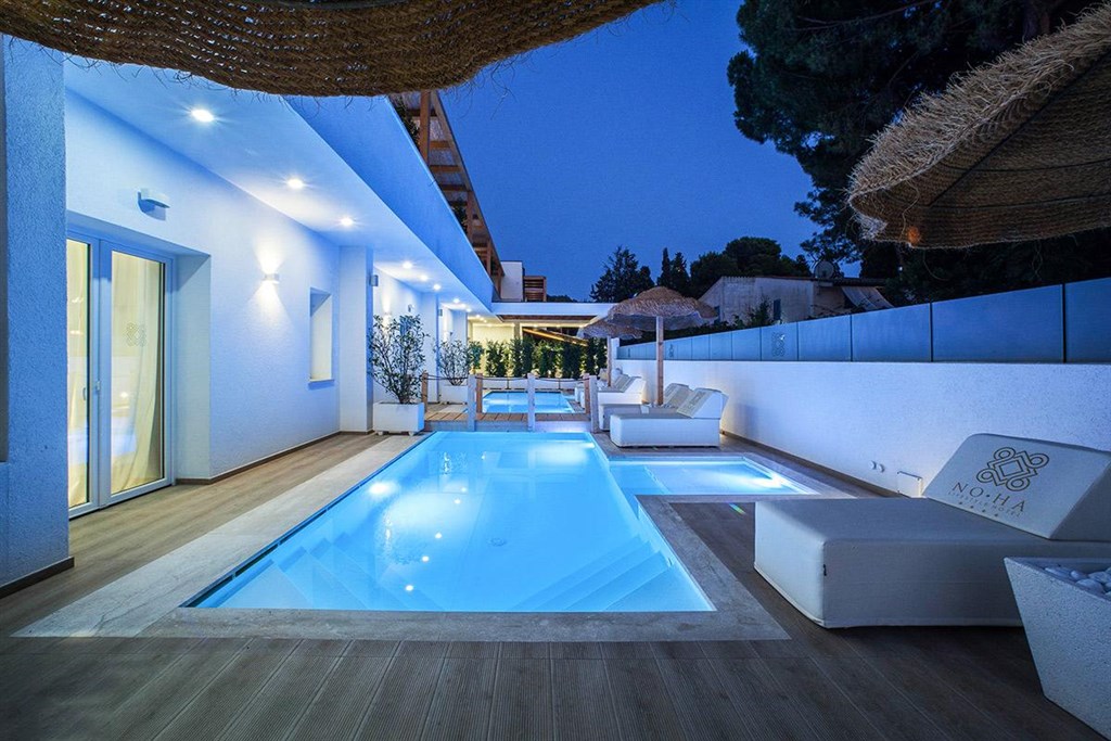 NoHa Lifestyle Hotel (14+) - Pokoj DELUXE s přístupem k bazénu - noční atmosféra, Pula, Sardinie