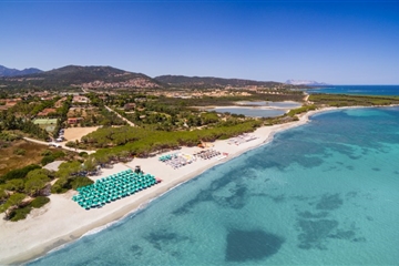 Hotelová pláž, Budoni, Sardinie