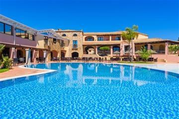 Bazén, Costa Rei, Sardinie