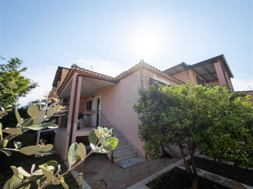VILLA SAMUELE - Vchod do vily po schodech, Arbatax, Sardinie