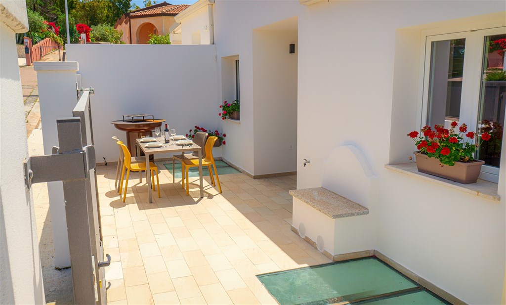 VILLA MANZONI - Přední terasa, gril na vyžádání a za poplatek, Arbatax, Sardinie