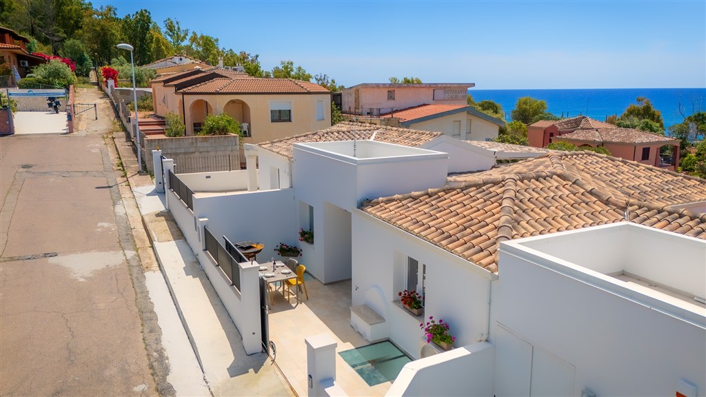 VILLA MANZONI - Pohled na vilu z ulice, Arbatax, Sardinie