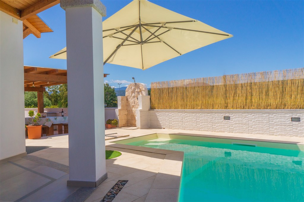 Villa Nova - Oplocený pozemek s bazénem, Arbatax, Sardinie