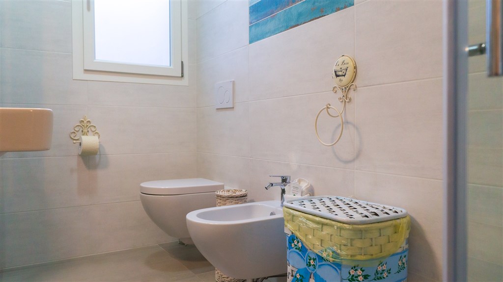 Villa Nova - Jedna ze dvou koupelen, Arbatax, Sardinie