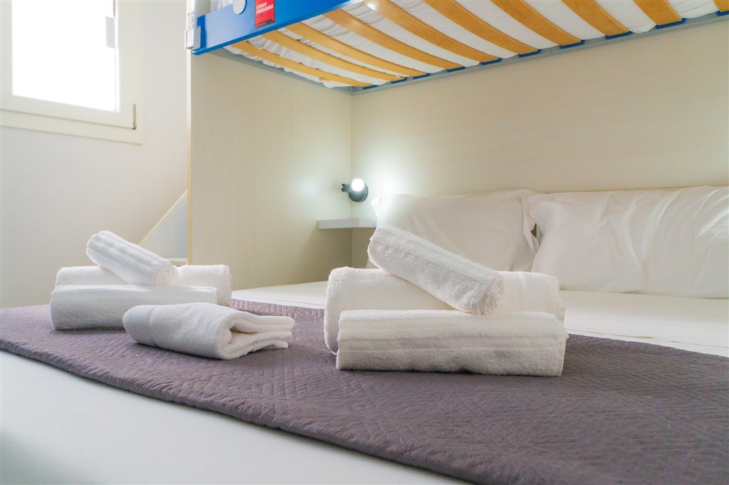Villa Nova - Ložnice s manželským lůžkem a jedním vyvýšeným lůžkem, Arbatax, Sardinie