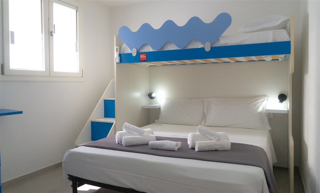 Villa Nova - Ložnice s manželským lůžkem a jedním vyvýšeným lůžkem, Arbatax, Sardinie