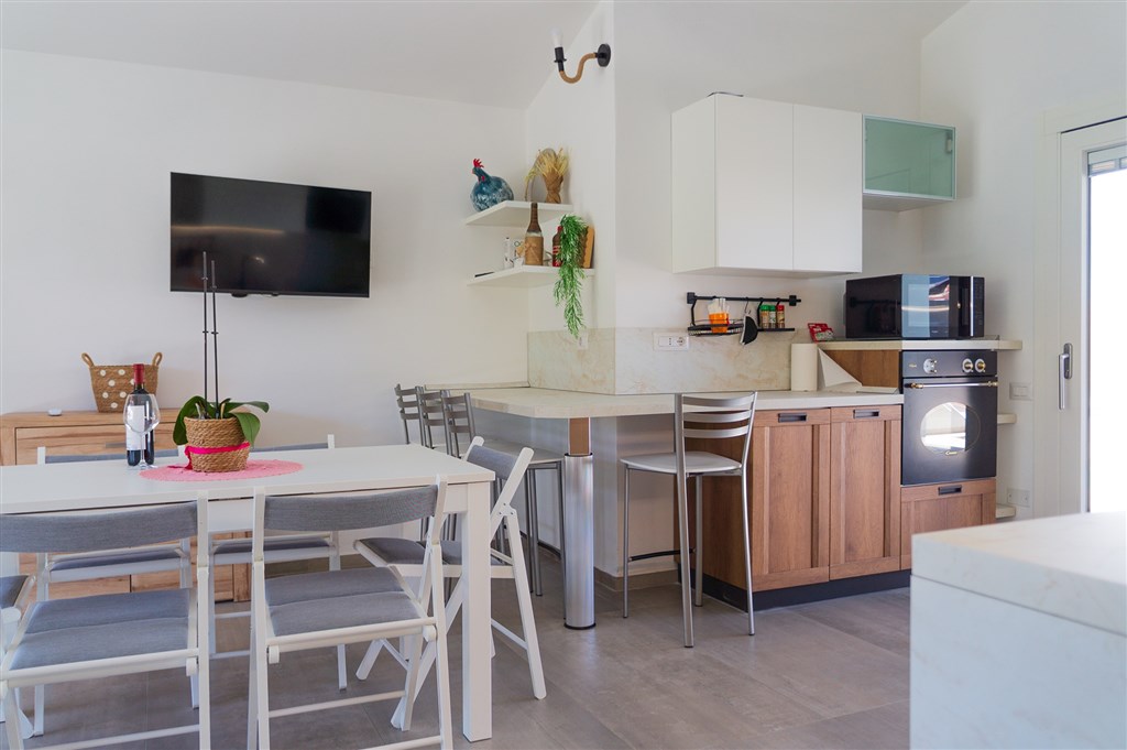 Villa Nova - Jídelna propojená s kuchyňským koutem, Arbatax, Sardinie