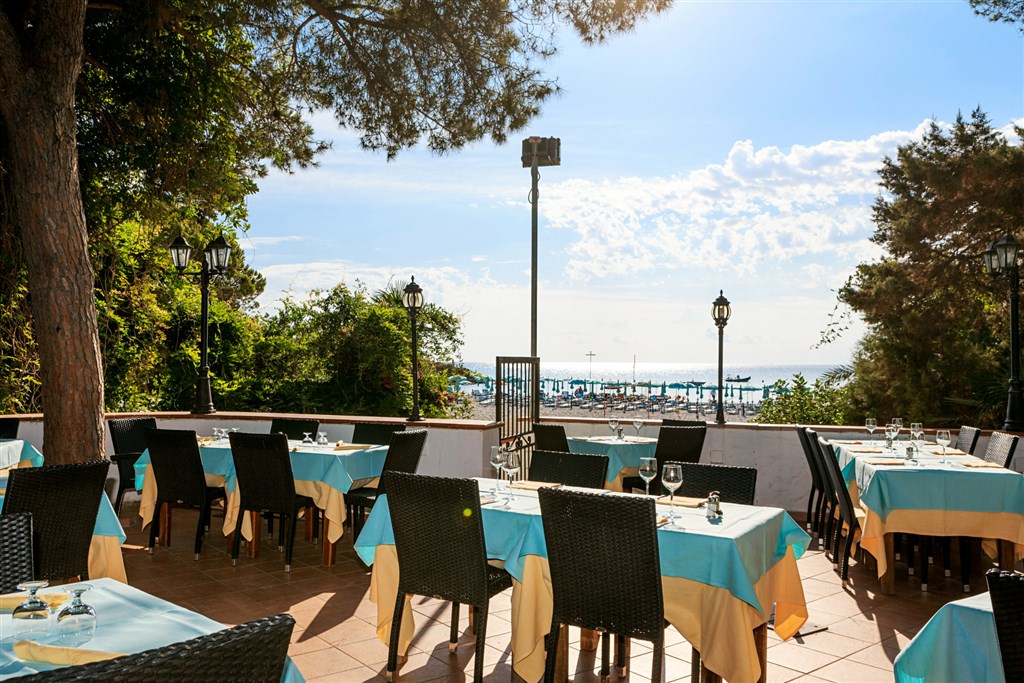 Valtur Sardegna Tirreno Resort - Restaurace Corallo u pláže, Cala Liberotto, Orosei, Sardinie