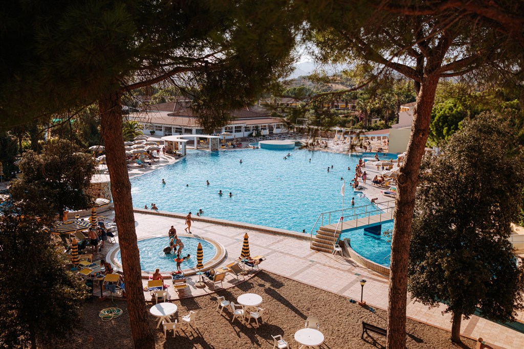 Valtur Sardegna Tirreno Resort - Pohled na bazény, Cala Liberotto, Orosei, Sardinie