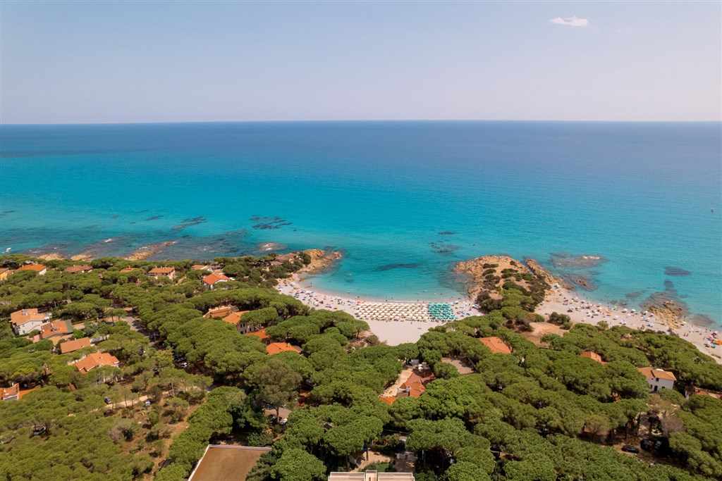 Valtur Sardegna Tirreno Resort - Letecký pohled na pláž, Cala Liberotto, Orosei, Sardinie