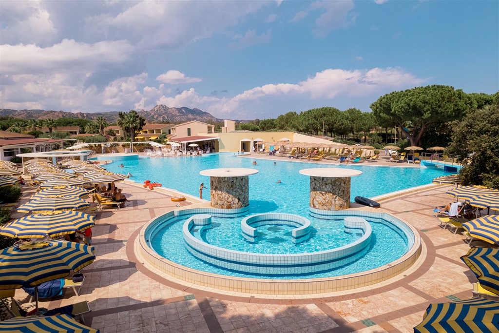 Valtur Sardegna Tirreno Resort - Bazén s protiproudem a vířivkou, Cala Liberotto, Orosei, Sardinie