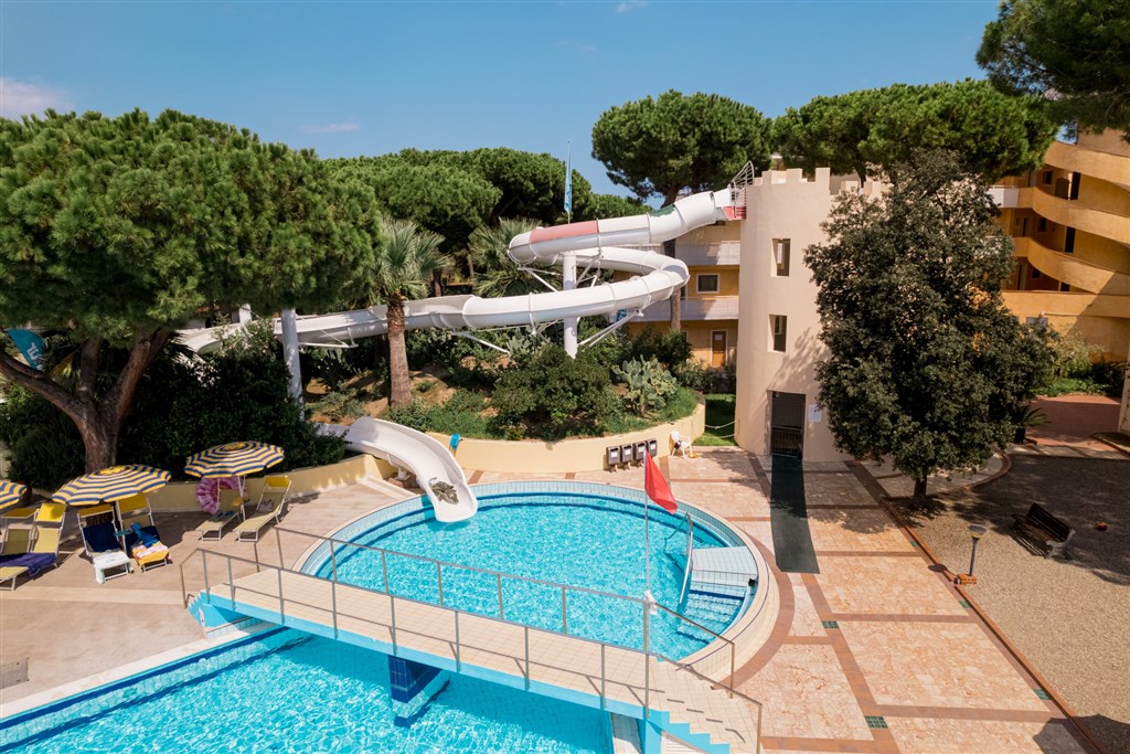 Valtur Sardegna Tirreno Resort - Bazén s tobogánem, Cala Liberotto, Orosei, Sardinie