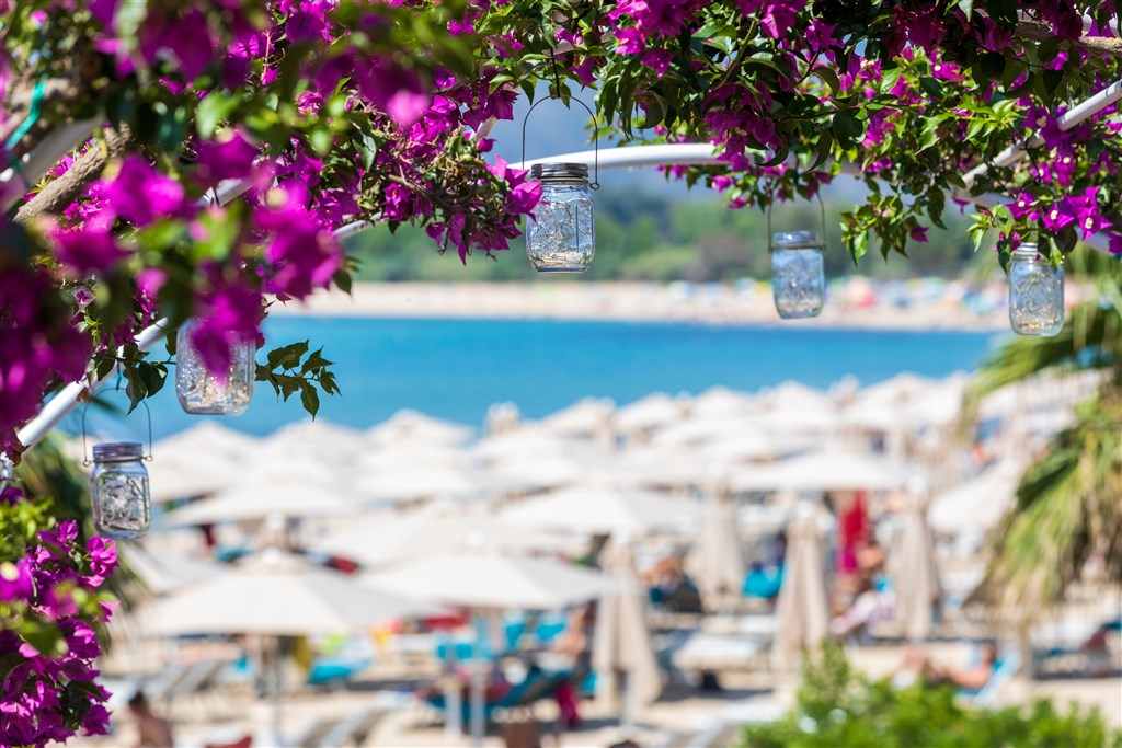 Hotel Club Saraceno - Lehátka na hotelové pláži, Arbatax, Sardinie