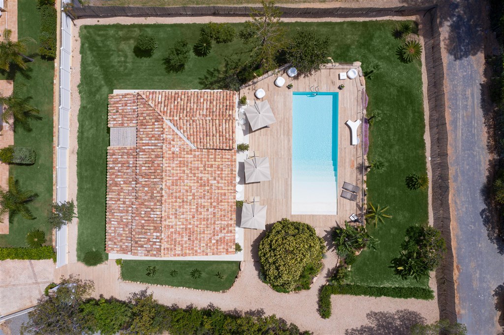 Eliantos Boutique Hotel & Spa - Letecký pohled na budovu s pokoji SUITE EXECUTIVE, Santa Margherita di Pula, Sardinie