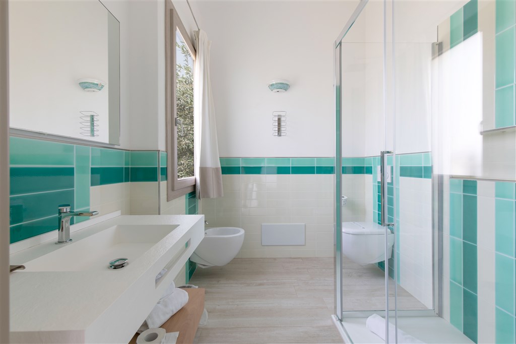 Eliantos Boutique Hotel & Spa - Pokoj DELUXE, koupelna, Santa Margherita di Pula, Sardinie