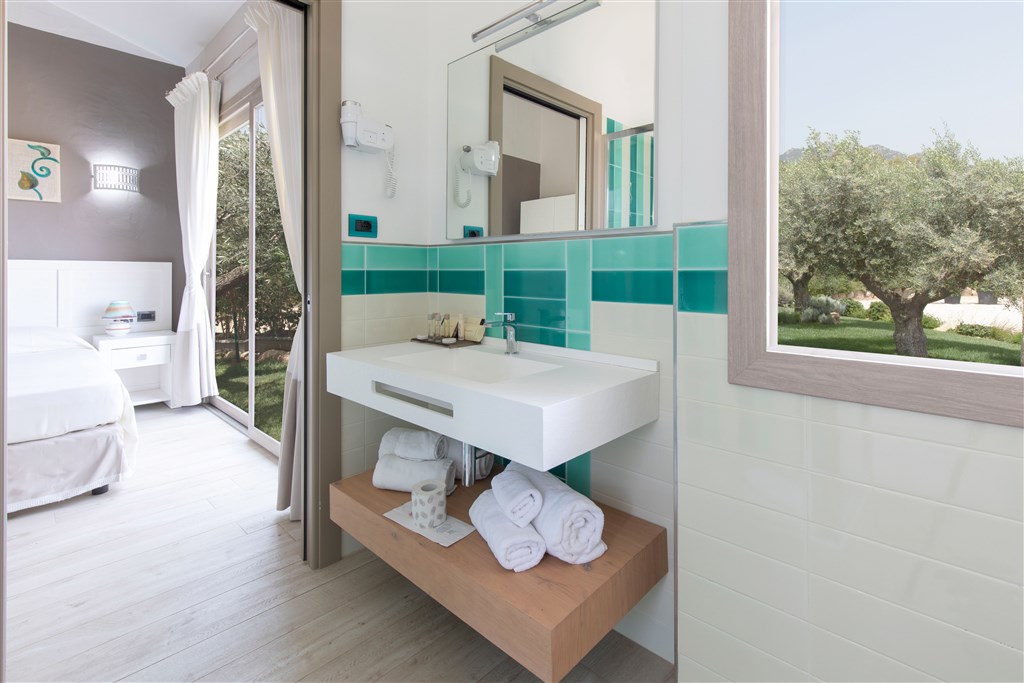 Eliantos Boutique Hotel & Spa - Pokoj DELUXE, detail koupelny, Santa Margherita di Pula, Sardinie