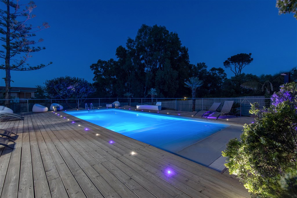 Eliantos Boutique Hotel & Spa - Pokoj SUITE EXECUTIVE - privátní bazén společný pro 3 pokoje Executive, Santa Margherita di Pula, Sardinie