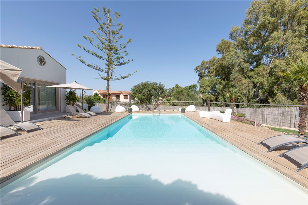 Eliantos Boutique Hotel & Spa - Pokoj SUITE EXECUTIVE - privátní bazén pro 3 pokoje Executive, Santa Margherita di Pula, Sardinie