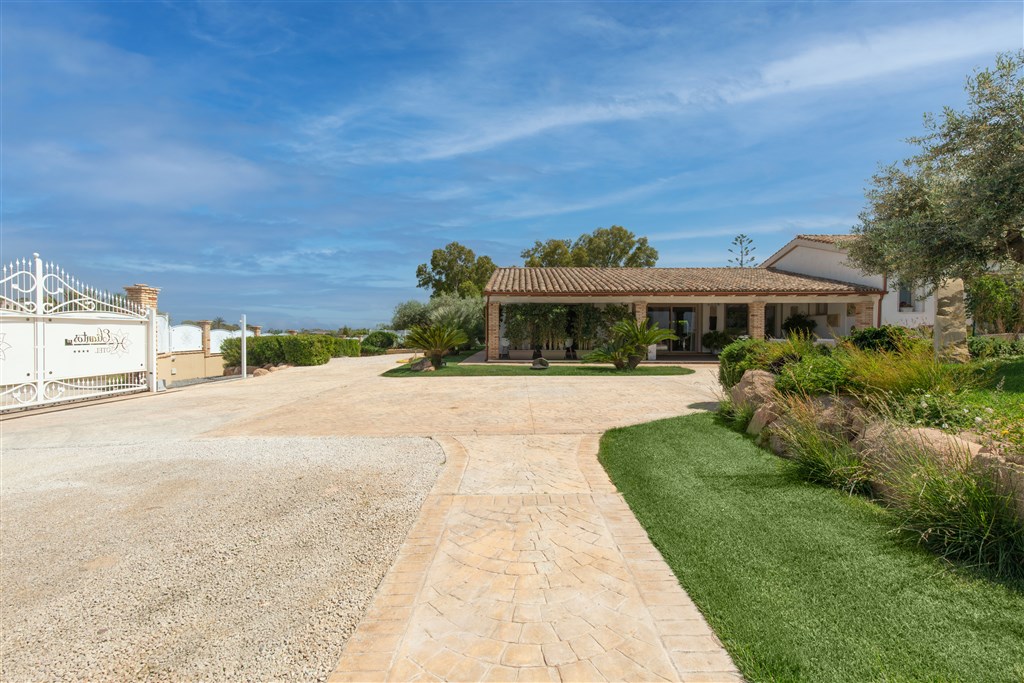 Eliantos Boutique Hotel & Spa - Oplocený areál hotelu, Santa Margherita di Pula, Sardinie