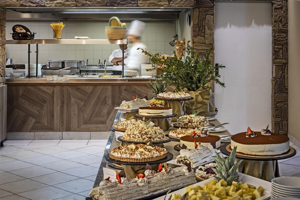 Blu Hotel Morisco - Sladký bufet - večeře, Cannigione, Sardinie