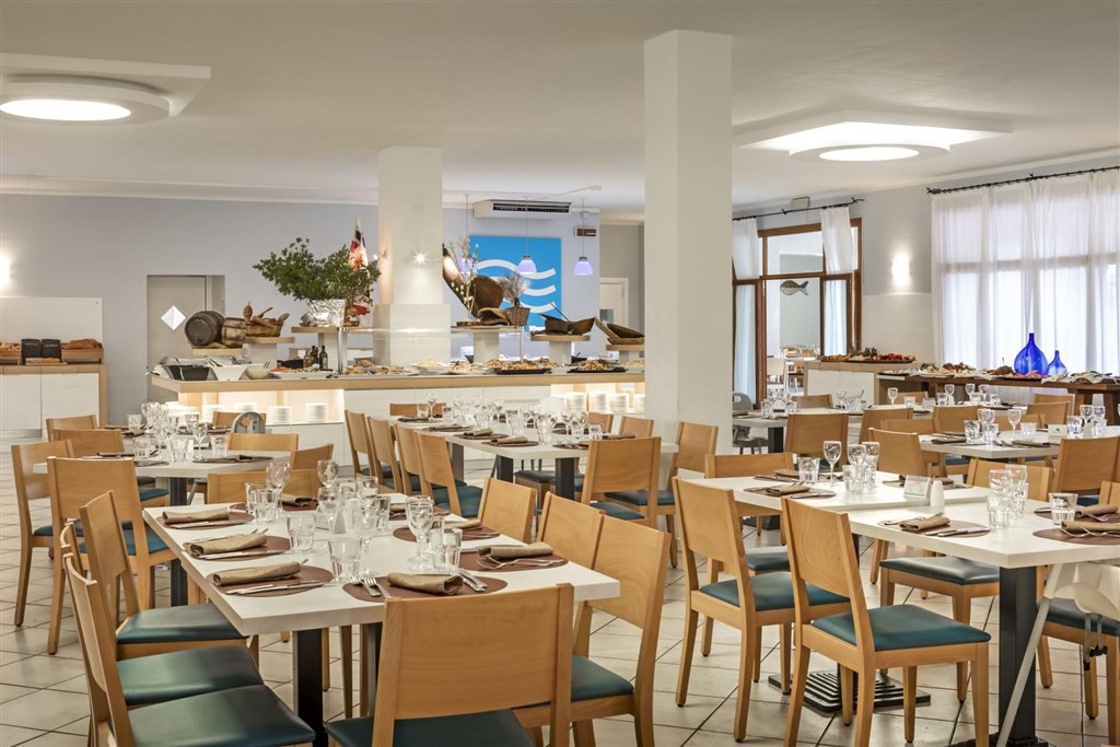 Blu Hotel Laconia - Restaurace, Cannigione, Sardinie