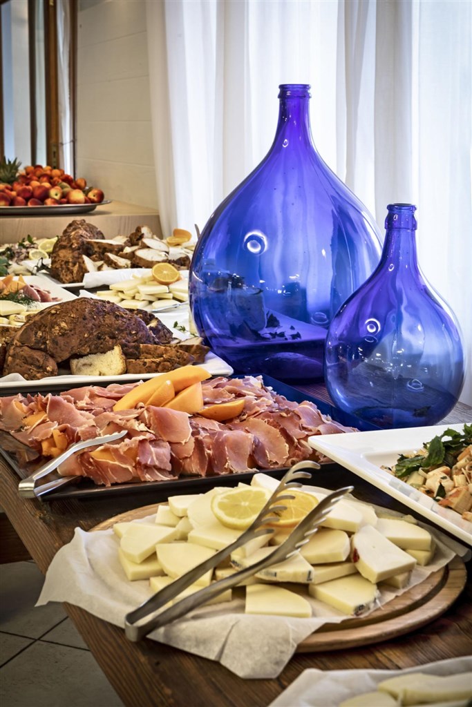 Blu Hotel Laconia - Bufet, Cannigione, Sardinie