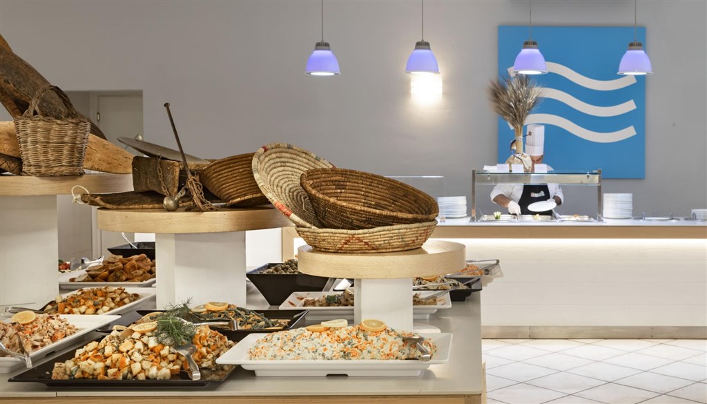 Blu Hotel Laconia - Bufet, Cannigione, Sardinie