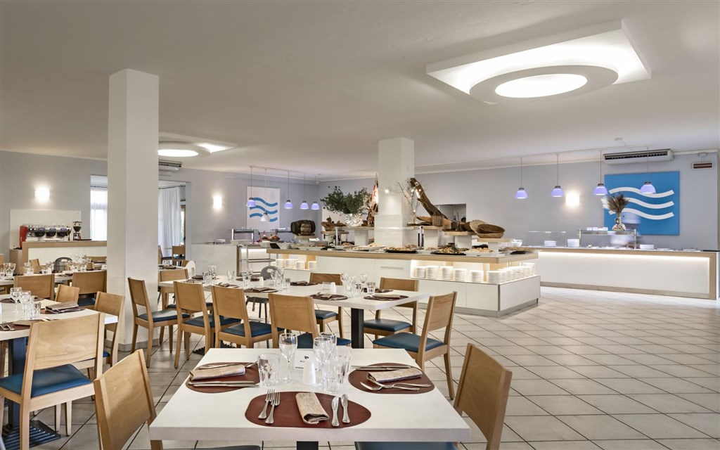Blu Hotel Laconia - Restaurace, Cannigione, Sardinie