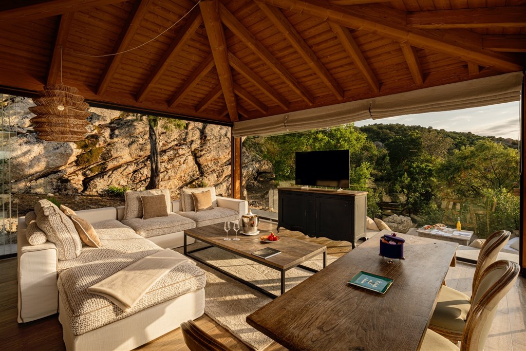 Petra Segreta Resort & Spa (12+) - POOL SUITE, San Pantaleo, Sardinie