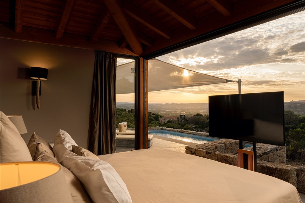 Petra Segreta Resort & Spa (12+) - POOL SUITE, San Pantaleo, Sardinie