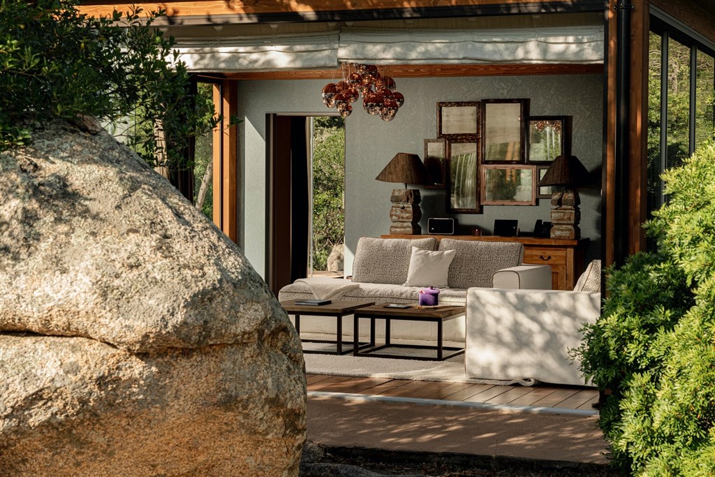 Petra Segreta Resort & Spa (12+) - POOL SUITE, San Pantaleo, Sardinie
