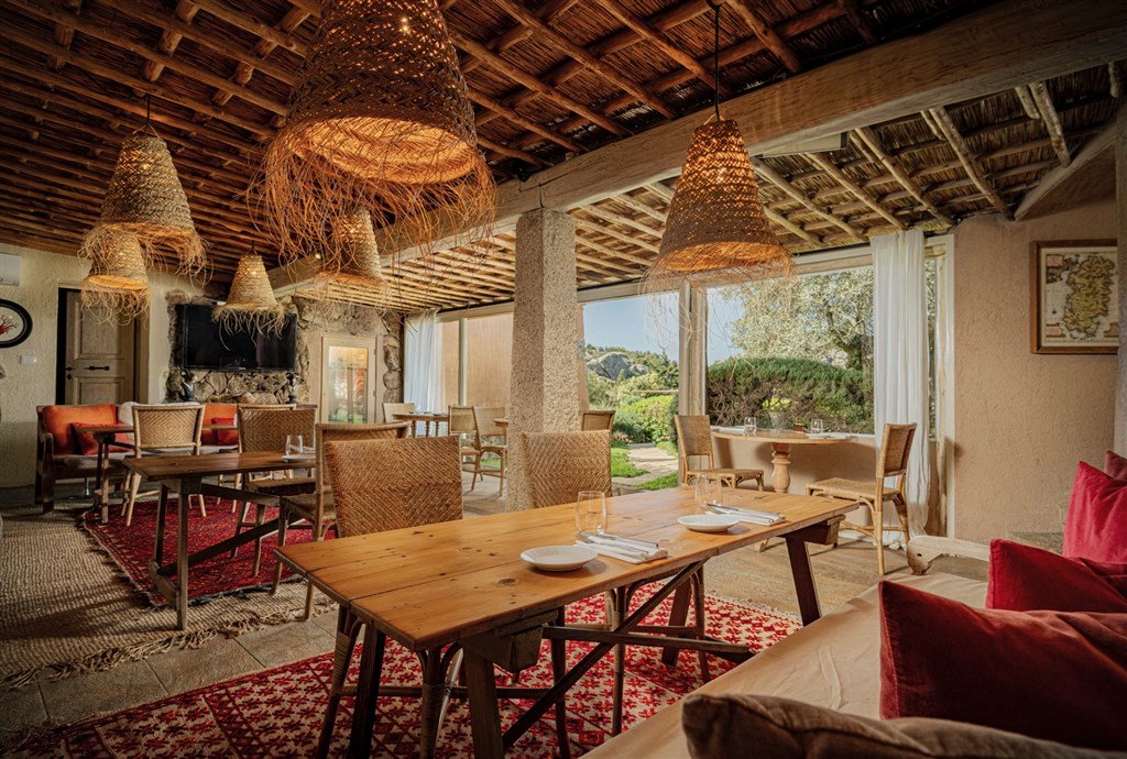 Petra Segreta Resort & Spa (12+) - Osteria Mirto, San Pantaleo, Sardinie