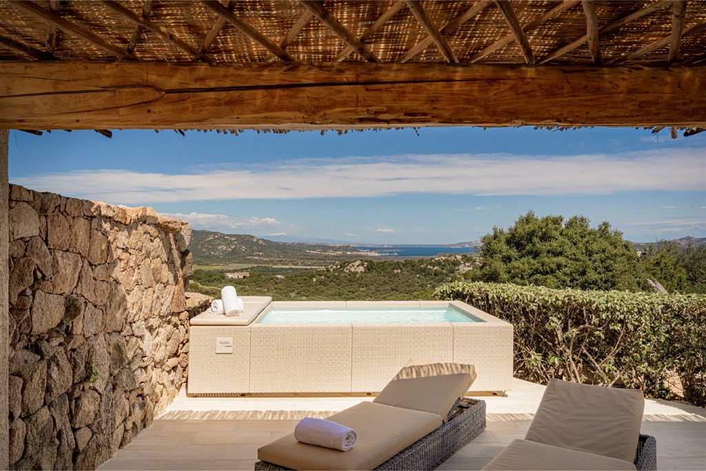Petra Segreta Resort & Spa (12+) - PLUNGE POOL SUITE, San Pantaleo, Sardinie
