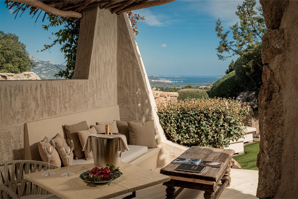 Petra Segreta Resort & Spa (12+) - PLUNGE POOL SUITE, San Pantaleo, Sardinie