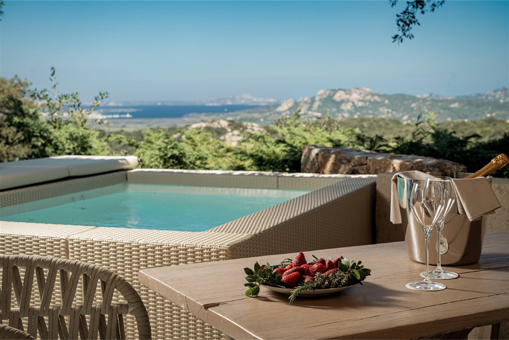 Petra Segreta Resort & Spa (12+) - PLUNGE POOL SUITE,  San Pantaleo, Sardinie