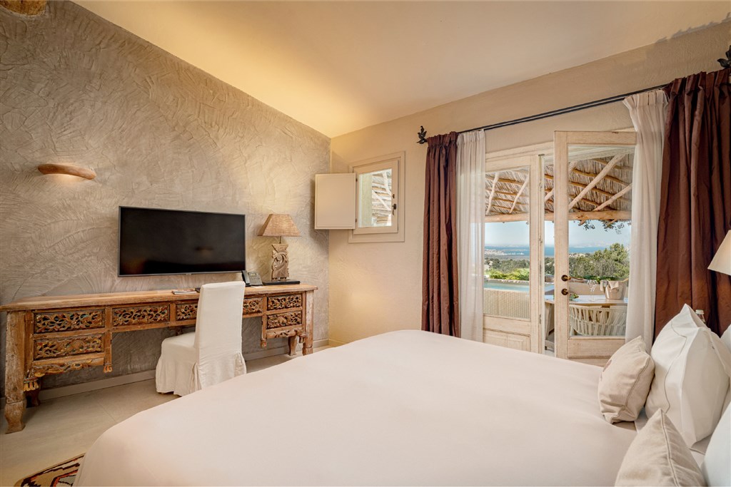 Petra Segreta Resort & Spa (12+) - PLUNGE POOL SUITE, San Pantaleo, Sardinie