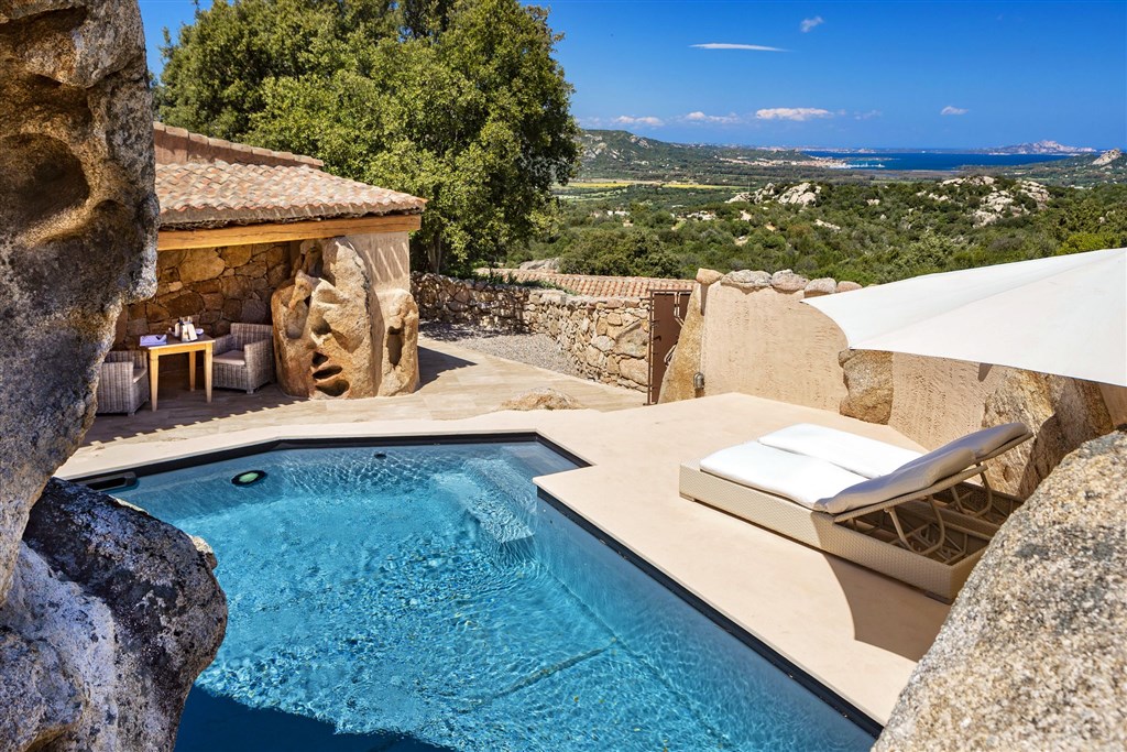 Petra Segreta Resort & Spa (12+) - POOL SUITE,  San Pantaleo, Sardinie