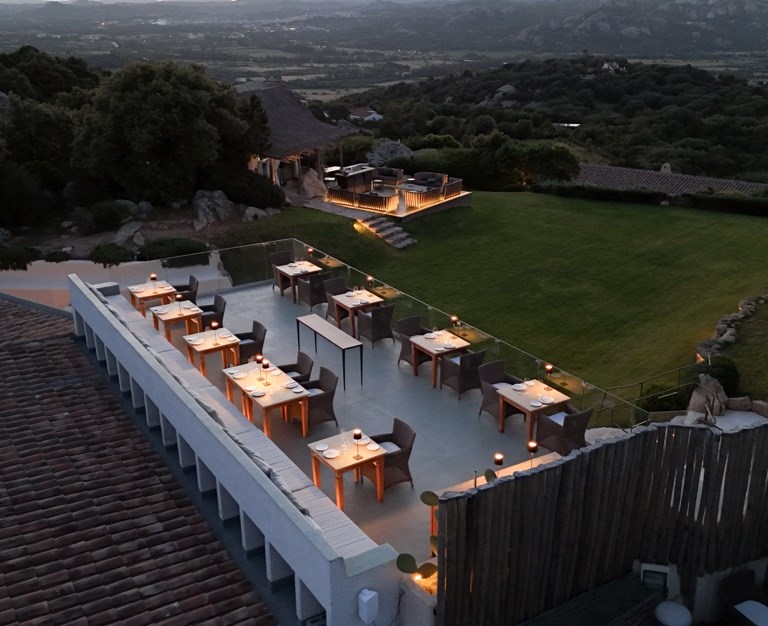 Petra Segreta Resort & Spa (12+) - Terazza Mirto, San Pantaleo, Sardinie