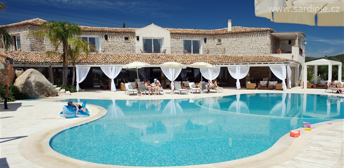Villas Resort - Hlavní budova s bazénem, Santa Giusta, Sardinie